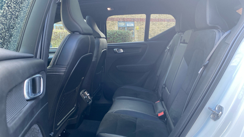 Volvo Xc40 2.0 B4P R DESIGN 5dr Auto Petrol Estate